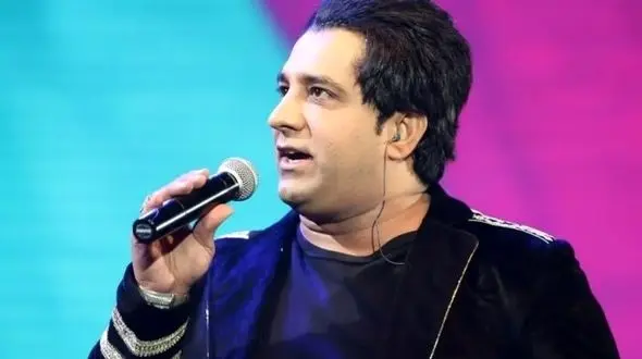 فیلم / آواز باشکوه امید جهان برای دل مادرش / بوسه بر دستان تو زنم مادر / روحش شاد