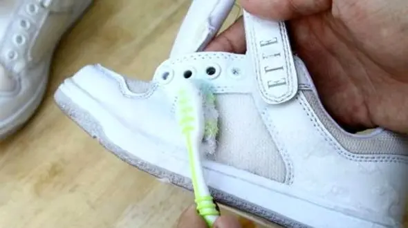 کیف و کفش ها را بدون هزینه مثل روز اول نو کنید+ترفندهای خانگی