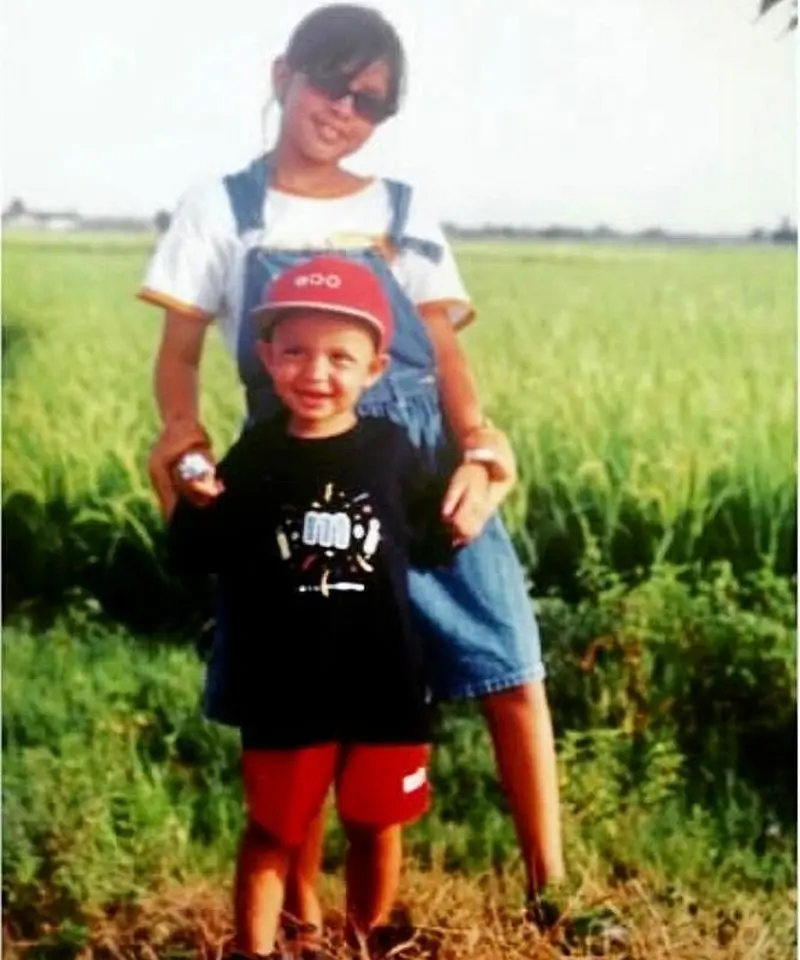 کودکی مینو آذرمگین