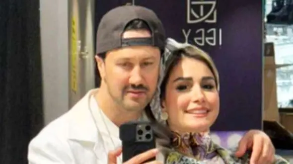 فیلم/ شاهرخ استخری کارآفرین برتر حوزه طلا: مردسالار نیستم! شهرت همسرم ناخواسته بود! قصه این نبود که من اجازه ندهم همسرم عکسش را در فضای مجازی منتشر کند...