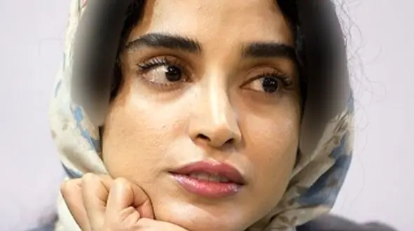 عکس/ ژست جالب عکاسی الهه حصاری و مادر جوان تر از خودش / معبد شائولینه مگه؟!