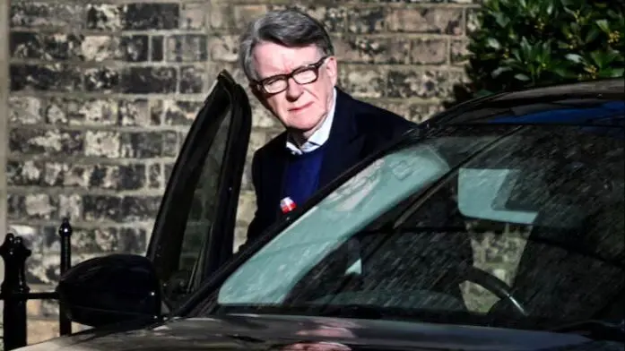 سفیر پیشین انگلیس در آمریکا بازداشت شد