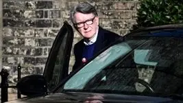 سفیر پیشین انگلیس در آمریکا بازداشت شد