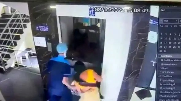 ببینید / لحظه‌ای وحشتناک از سقوط آسانسور هنگام سوار کردن بیمار + فیلم