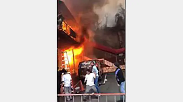 فرار دلهره آور از آتش سوزی استودیوی موسیقی + عکس