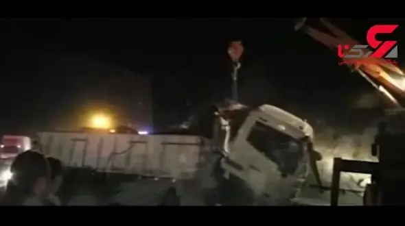 لحظه واژگونی کامیون سیب زمینی در جاده جاجرود + فیلم 