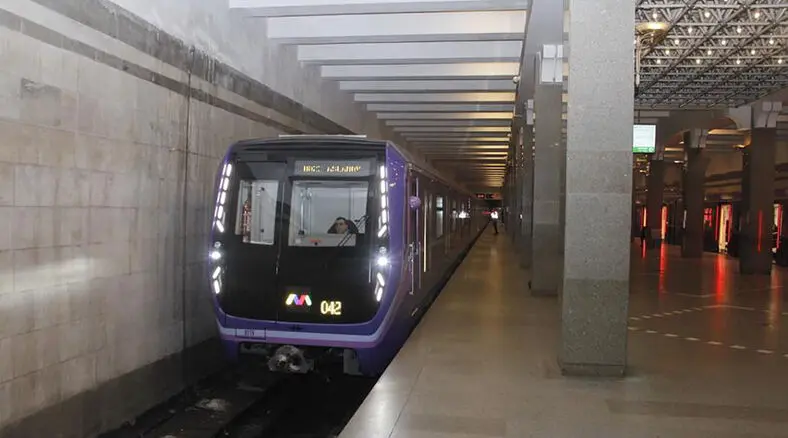  فیلم نجات مسافر پس از کشیده شدن کنار قطار
