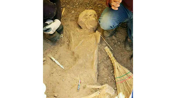 کشف اسکلت زن ۳۲۰۰ ساله در کاشان 