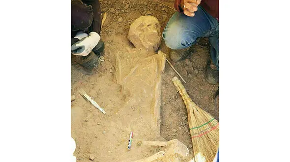 کشف اسکلت زن ۳۲۰۰ ساله در کاشان 