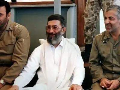 عکس /  «رهبری انقلاب» در 24 سالگی در  گیلان  همراه یک دوست لبنانی / اوج جوانی رهبری در سال 42