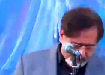 آواز خوانی حسام الدین سراج در مراسم تشییع استاد فرشچیان