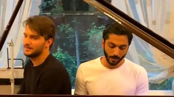 فیلم دیده نشده آواز باشکوه کیسان دیباج با دوست صمیمی اش دارا حیایی ! / چه پیانویی می نوازند !