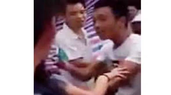 مرد بی نوا وقتی همسرش را با مرد غریبه در خیابان دید تا حد مرگ او را کتک زد + تصاویر