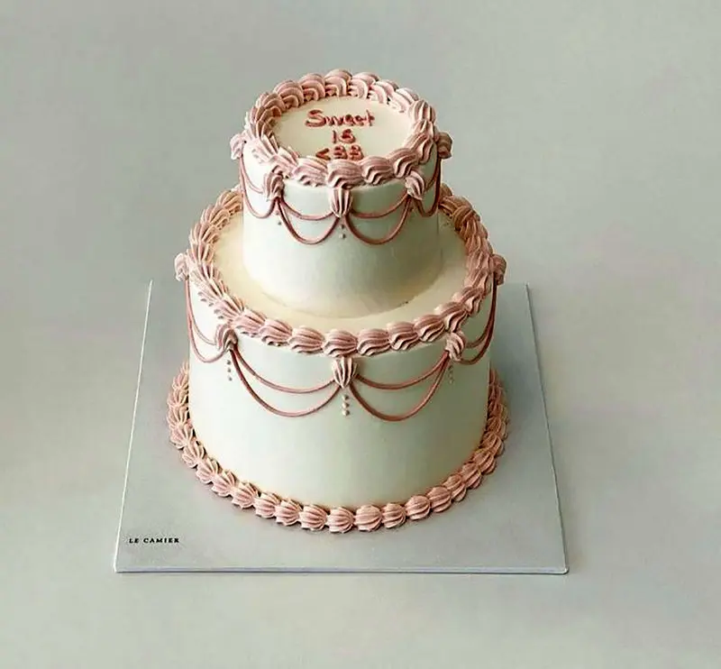 کیک دو طبقه کرومی