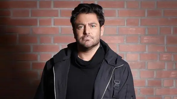 فیلم محمدرضا گلزار و ساره بیات در رستوران  + جزییات 