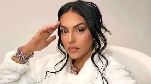 جزئیات زندگی جورجینا رودریگز که مردم بیش از همه بهش اهمیت دادند چه بود؟! جورجینا با آنهمه جلال و جبروت فقط سوسیس دوست دارد!