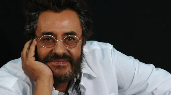 مجسمه خسرو شکیبایی در شهرک غزالی