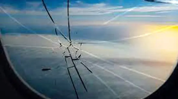 فیلم وحشت آور از پرواز نیویورک /  شکسته شدن شیشه پنجره هواپیما
