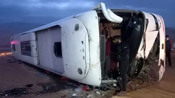 واژگونی اتوبوس بندرعباس به کرمانشاه با 9 مصدوم