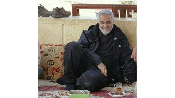 سردار سلیمانی نماد مقدس است 