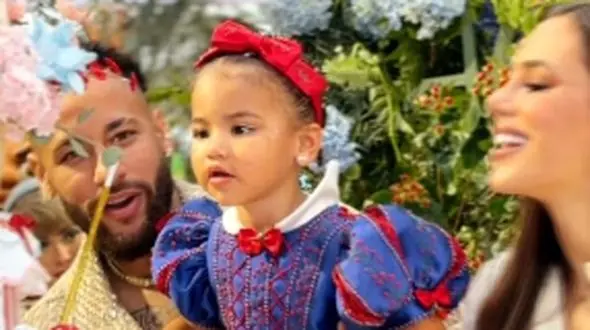 عکس/ کیک تولد مجلل ماوی دختر نیمار و برونا بیانکاردی با خلاقیت تحسین برانگیز اُوستا قنّاد در طراحی کیک 5طبقه/ مبارکا باشه