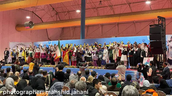 دست اتحاد اقوام ایران زمین در شانزدهمین جشنواره بین المللی فرهنگ و اقتصاد اقوام ایران‌زمین + فیلم