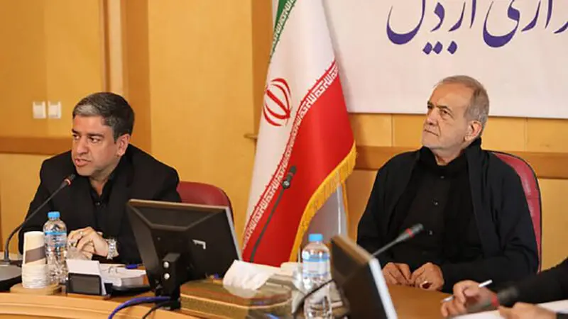 مسعود پزشکیان پیش از ظهر امروز( دوشنبه ) در حاشیه نشست بررسی اقدامات و نیازهای استان اردبیل