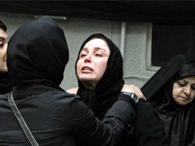 ژاله صامتی: زمان بمباران تهران در زیرزمین پناه می گرفتم شب آخر آرزو کردم بمب بخوره تو خونه بمیرم تا راحت بتونم بخوابم!