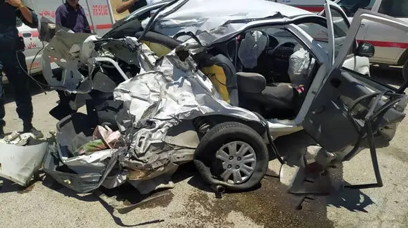 عکس از تصادف شدید کامیون با تیبا در ایلام 