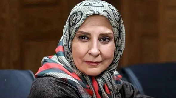 مرجانه گلچین دوباره در مرکز توجه؛ ترکیب رنگ مو و عبای شیک او حیرت‌انگیز است