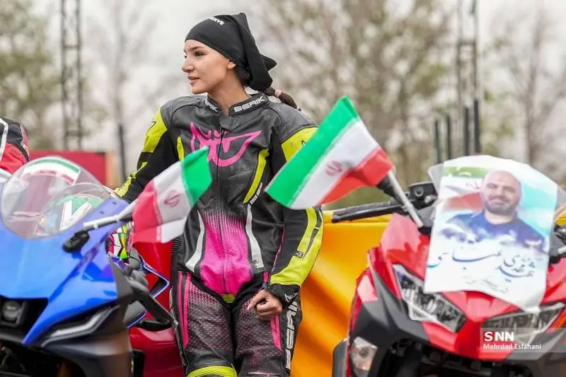  رژه موتوری خودرویی بانوان در پیست آزادی