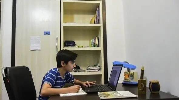  آموزش و پرورش بگوید عدالت آموزشی کجاست؟ /یک کتاب، دو مدل امتحان و سنجش نابرابر/ وقتی یک دانش‌آموز در خانه امتحان می‌دهد و دیگری در مدرسه ، عدالت از بین می‌رود