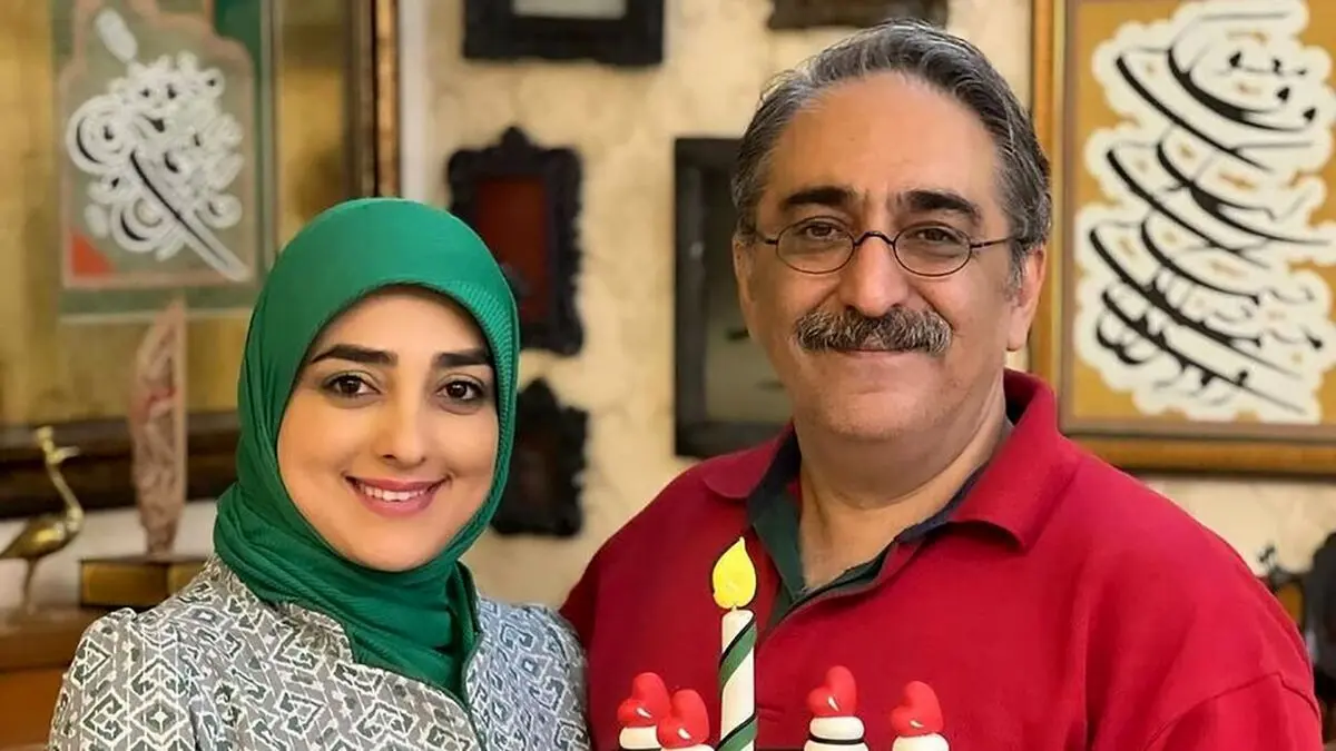 از پیانو و کتابخانه بزرگ تا فرش لاجوردی و مبلمان شیک؛ جزئیات دکوراسیون خانه ستاره سادات قطبی و شهرام شکیبا مجریان برنامه هلال