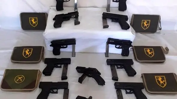 بازداشت 2 قاچاقچی بزرگ اسلحه و مهمات جنگی در خوزستان + عکس