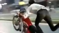فیلم لحظه حادثه دلخراش برای موتور سوار تک چرخ زن