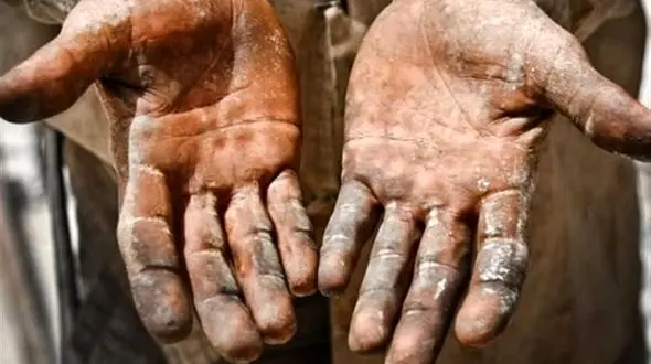 تحریم ها فقط زندگی قشر کارگر ایران را داخل هاونگ انداخته و دیگر هیچ/ حقوق ماهیانه کارگران 10روز هم دوام ندارد