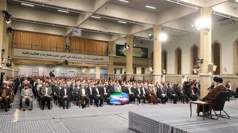 دیدار تولیدکنندگان و فعالان اقتصادی با رهبر انقلاب