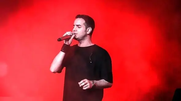 فیلم آواز خوانی باشکوه محسن یگانه / با سیستم 110 هزار دلاری نشکن دلمو خوند دیوار صوتی شکست