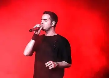 فیلم آواز خوانی باشکوه محسن یگانه / با سیستم 110 هزار دلاری نشکن دلمو خوند دیوار صوتی شکست