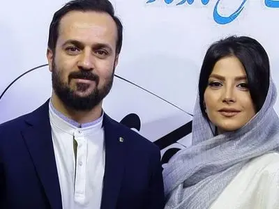 فیلم/ تذکر حجاب احمد مهران فر، ارسطوی سریال پایتخت به همسرش در میان سیل جمعیت