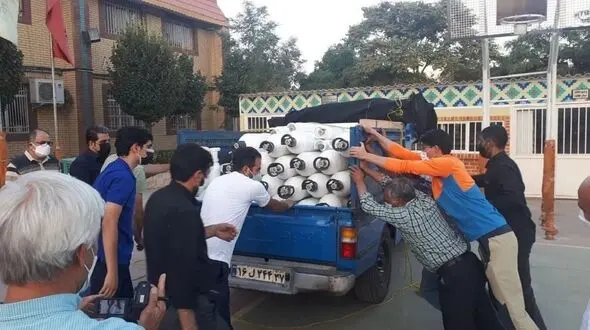 تبدیل مدرسه به پایگاه رایگان توزیع کپسول اکسیژن در مشهد + عکس