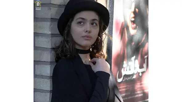 ویدیو و عکس های باورنکردنی از تیپ منشوری ریحانه پارسا 