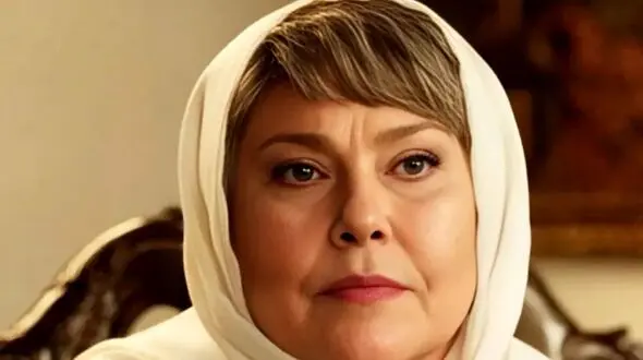 عکس ها / نگاهی به چیدمان خانه مهرانه مهین‌ترابی بازیگر سریال آنام/ دکوراسیون اصیل شامل کتابخونه، سیستم صوتی، مجسمه های دکوراتیو، فرش بلوچی طرح گلیم 