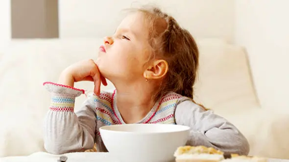 تغذیه کودکان را جدی بگیرید + فیلم