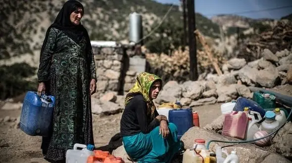 کولبری زنان برای تامین آب / کسی نمی داند بودجه کجا رفته است