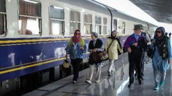 ورود قطار گردشگری روسی - ایرانی به اصفهان