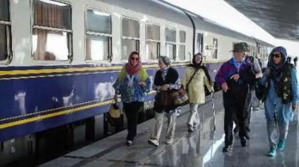 ورود قطار گردشگری روسی - ایرانی به اصفهان