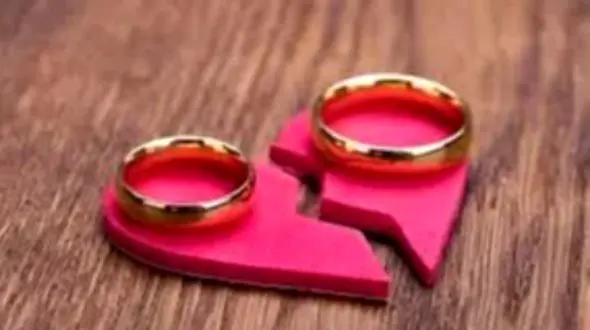 درخواست طلاق زن 54 ساله به خاطر بی مسئولیتی شوهرش / می خواهم برای خودم زندگی کنم