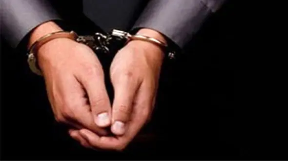 دستگیری قاضی قلابی در مقابل دادگاه / پلیس تهران فاش کرد + عکس