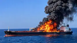 فیلم نمای نزدیک از نفتکش‌های متخلف تنگه هرمز که به آهن قراضه تبدیل شده اند